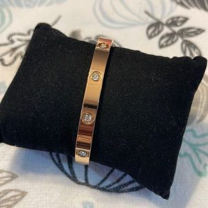 Fashion bangles rose gold, silver and gold.